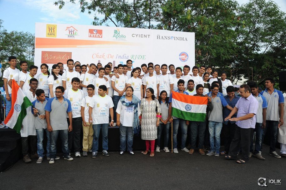 Srimanthudu-Movie-Team-at-HBC-Chak-De-India-Ride